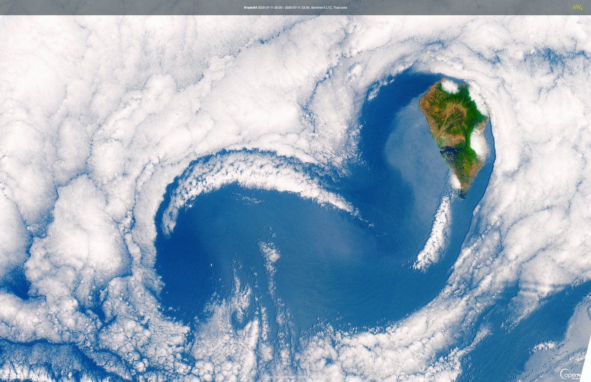 isaki64's tweet image. Buenas noches

Así de hermosa lucía hoy #LaPalma 
 
Dentro del &quot;corazón&quot; de las nubes...
Y dentro del corazón de tod@s los Canarios

Imagen captada hoy al mediodía por el 🛰️Sentinel-2

La espera fue larga y después de 10 años, ya estamos en la Bajada #BajadaVirgenDeLasNieves