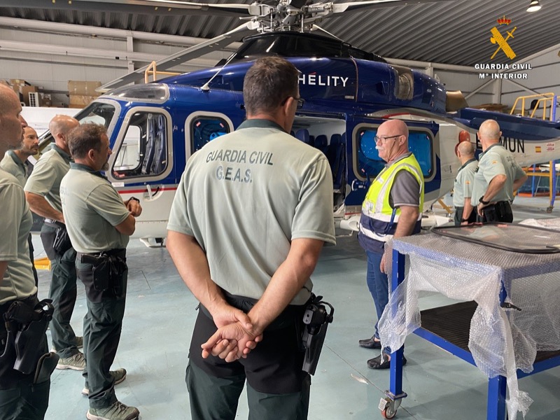Esta semana colaboramos con los GEAS de la Guardia Civil en un entrenamiento de rescate en el helipuerto de Ceuta 🚁

Orgullosos de aportar nuestras aeronaves e instalaciones a ejercicios que salvan vidas en el mar.

#Helity #GuardiaCivil #Ceuta #GEAS #Rescate #VueloSeguro