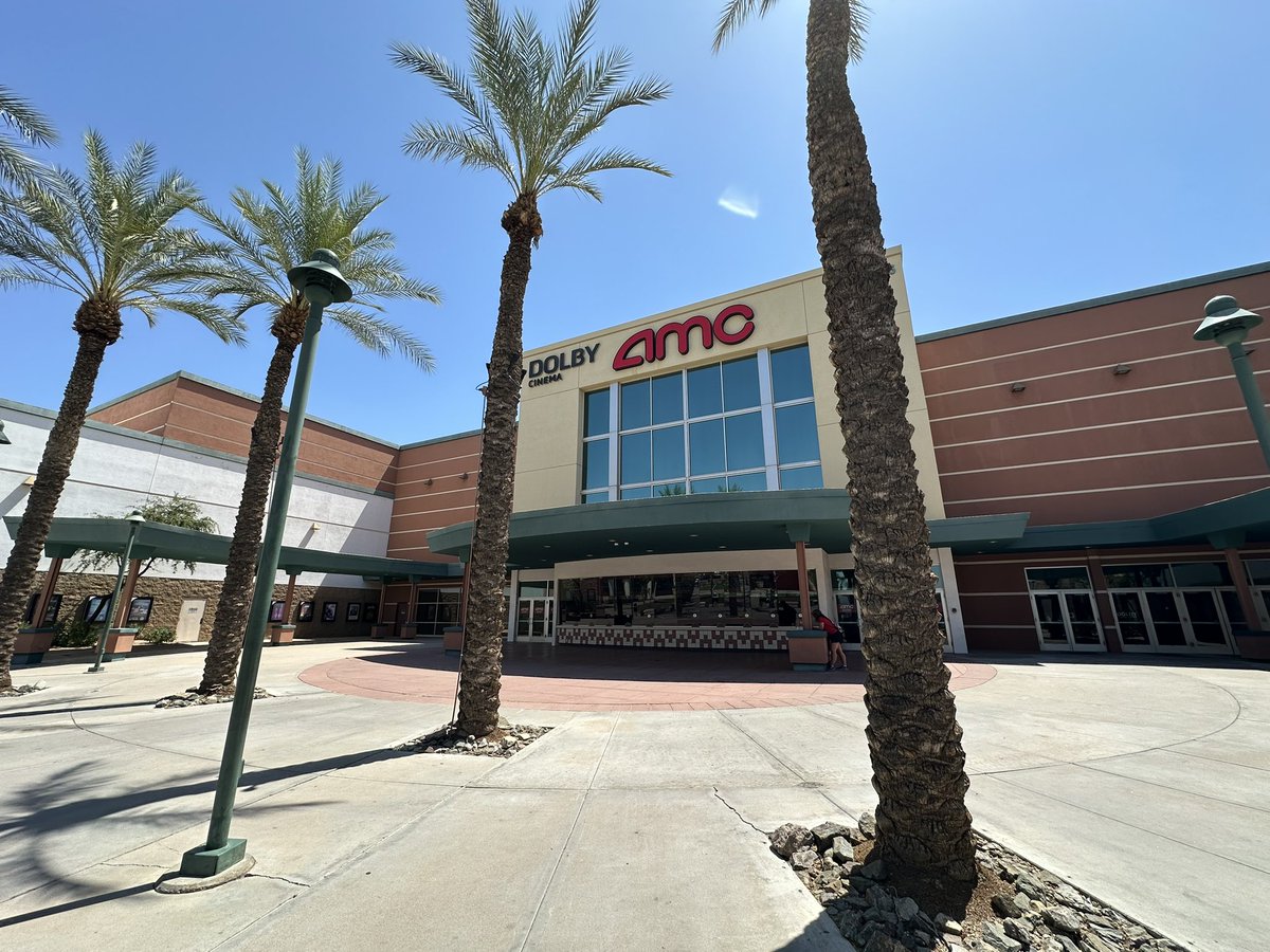 Silver177762021's tweet image. Taking the boys to see #Superman  @AMCTheatres #AMCNOTLEAVING 🍿 🍺 🍭