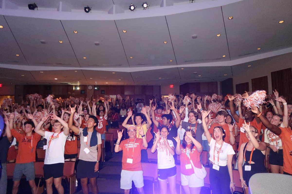 UTorientation's tweet image. We already miss session 6... 😢 highlights from Longhorn Orientation session 6 are now on our Facebook page! 🤘facebook.com/share/p/16yX2J…