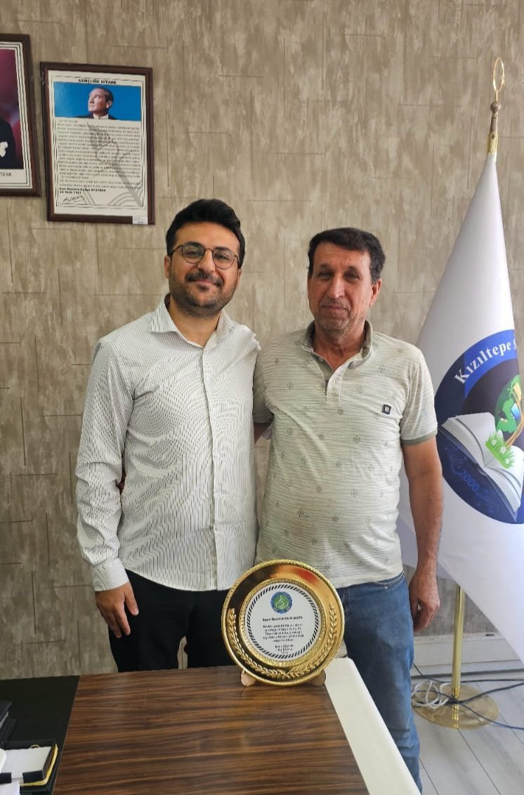 Kızıltepe Süleyman Demirel İlkokulu-Ortaokulu-İHO (@sdemirelilkorta) on Twitter photo Okulumuzda Müdür Yardımcısı iken ilimiz Tevfik ileri Anadolu İmam Hatip Lisesine müdür olarak atanan İbrahim Halil Bilen hocamıza okulumuzdaki son gününde Okul Müdürümüz Sn. Recep Özçelik tarafından bir plaket takdim edildi.📍
<a href="/Yusuf__Tekin/">Yusuf Tekin</a> <a href="/ali_eyyupkoca/">Ali Eyyupkoca</a> <a href="/SuleymnAKIN/">Süleyman AKIN🇹🇷</a> <a href="/Recepoz47/">Recep Özçelik</a> Okulumuzda Müdür Yardımcısı iken ilimiz Tevfik ileri Anadolu İmam Hatip Lisesine müdür olarak atanan İbrahim Halil Bilen hocamıza okulumuzdaki son gününde Okul Müdürümüz Sn. Recep Özçelik tarafından bir plaket takdim edildi.📍
<a href="/Yusuf__Tekin/">Yusuf Tekin</a> <a href="/ali_eyyupkoca/">Ali Eyyupkoca</a> <a href="/SuleymnAKIN/">Süleyman AKIN🇹🇷</a> <a href="/Recepoz47/">Recep Özçelik</a>
