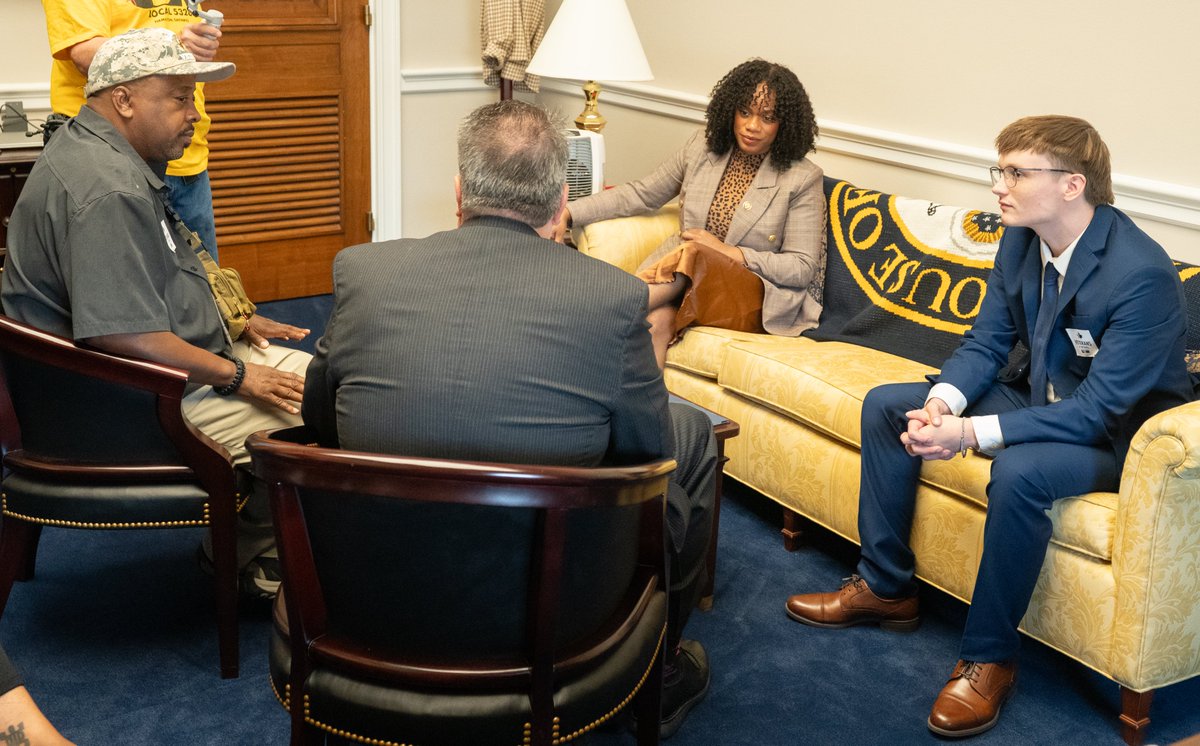 RepSummerLee's tweet image. Our @steelworkers show that unions care for their people far beyond the workplace as they stand up for our veterans.
Thank you to the Veterans of Steel advocates pushing for the Saving Our Veterans Lives Act to help prevent veteran suicides.
Let’s make this a reality.