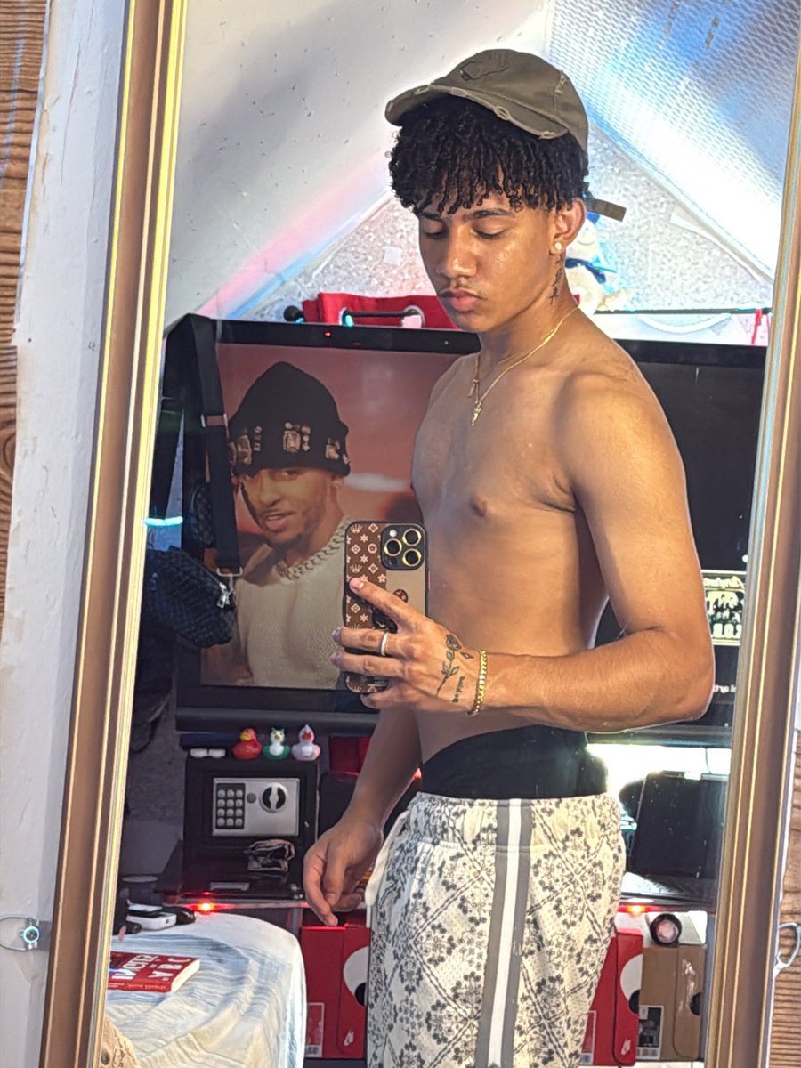DICK BOY tweet media
