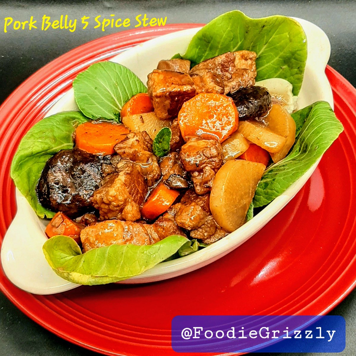 FoodieGrizzly's tweet image. #porkbelly 
Tiny sweet very savory umami rich delicious stew

2hr braised pork belly with 5spice shiitake sauce in a bed of baby bok choy garnish 
Braised daikon radish &amp;amp; carrots

#YummyliciousChef🐻 
#FoodPhotography 
#GoodEating #cooking
#homecooking