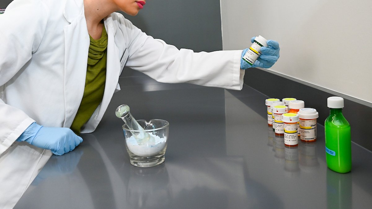 Looking to level up your pharmacy career? 💊

Gain hands-on experience, 20 hours of continuing education credit, and a nationally recognized certificate with UNTHSC’s Non-Sterile Compounding Microcredential! bit.ly/3FPsPxi
#PharmacyMicrocredential #PharmacyCareer