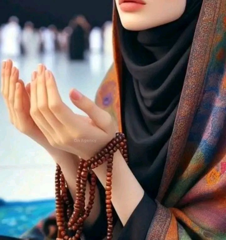 قويُّ التوكل لايُهزم، ومُلح الدُّعاءِ لا يُخذل
ذاك الذي يُسلم أمره ثم يُكثِر الطرق على باب السماء، لا يعود خائبًا
ربما يتأخر الفرج، وربما يبدو الطريق أطول مما ظن لكنه يعلم أن الله لا يُخيّب من وثق
ولايردمن لجأولاينكسرعنده من تمسك بحبله
طمئن قلبك
فمن علق رجاءه بالله،لن يُخذل أبدًا