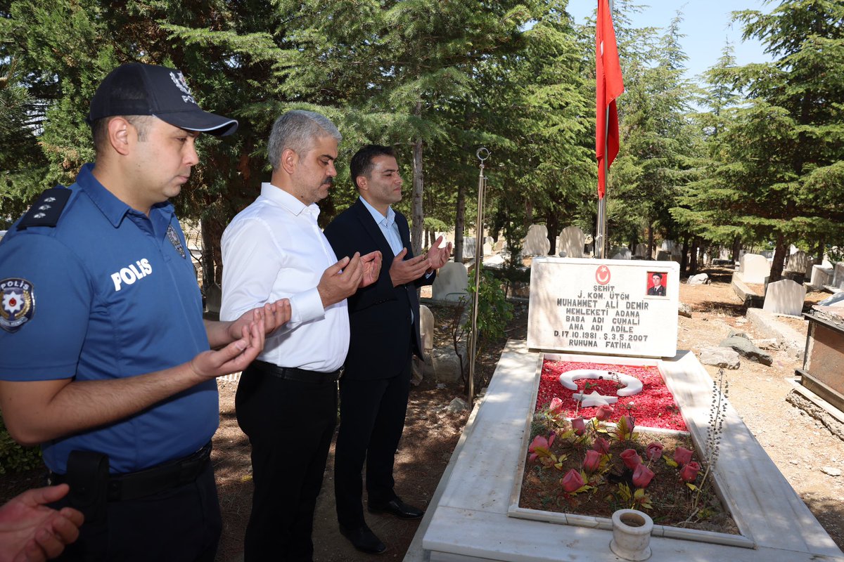 Kaymakamımız Sayın İmran DEMİREL,Belediye Başkanımız Sayın Ali AVAN ve İlçe protokolü ile beraber,15 Temmuz Demokrasi ve Milli Birlik Günü anma programı kapsamında Şehitlerimizin kabirlerini ziyaret ettiler.