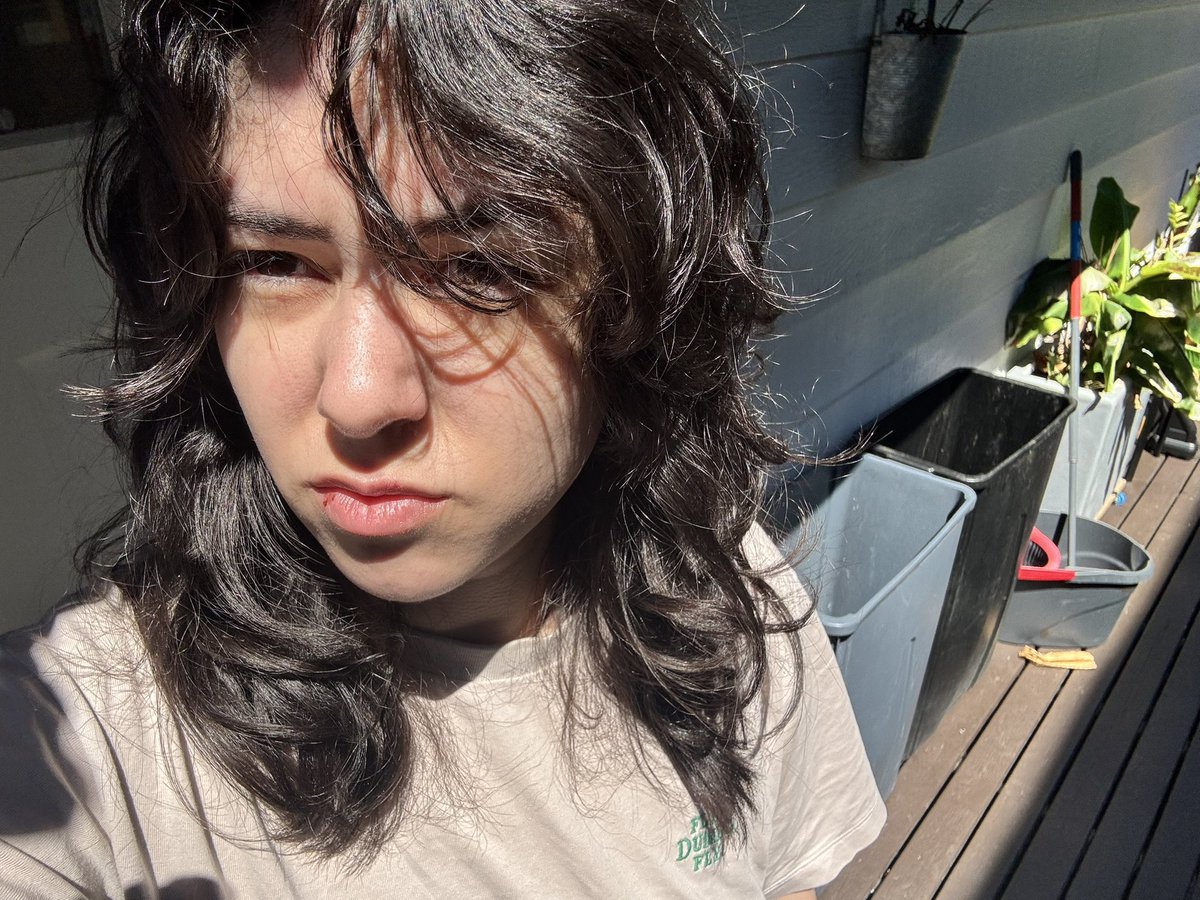 succyx2's tweet image. two damn bright out here