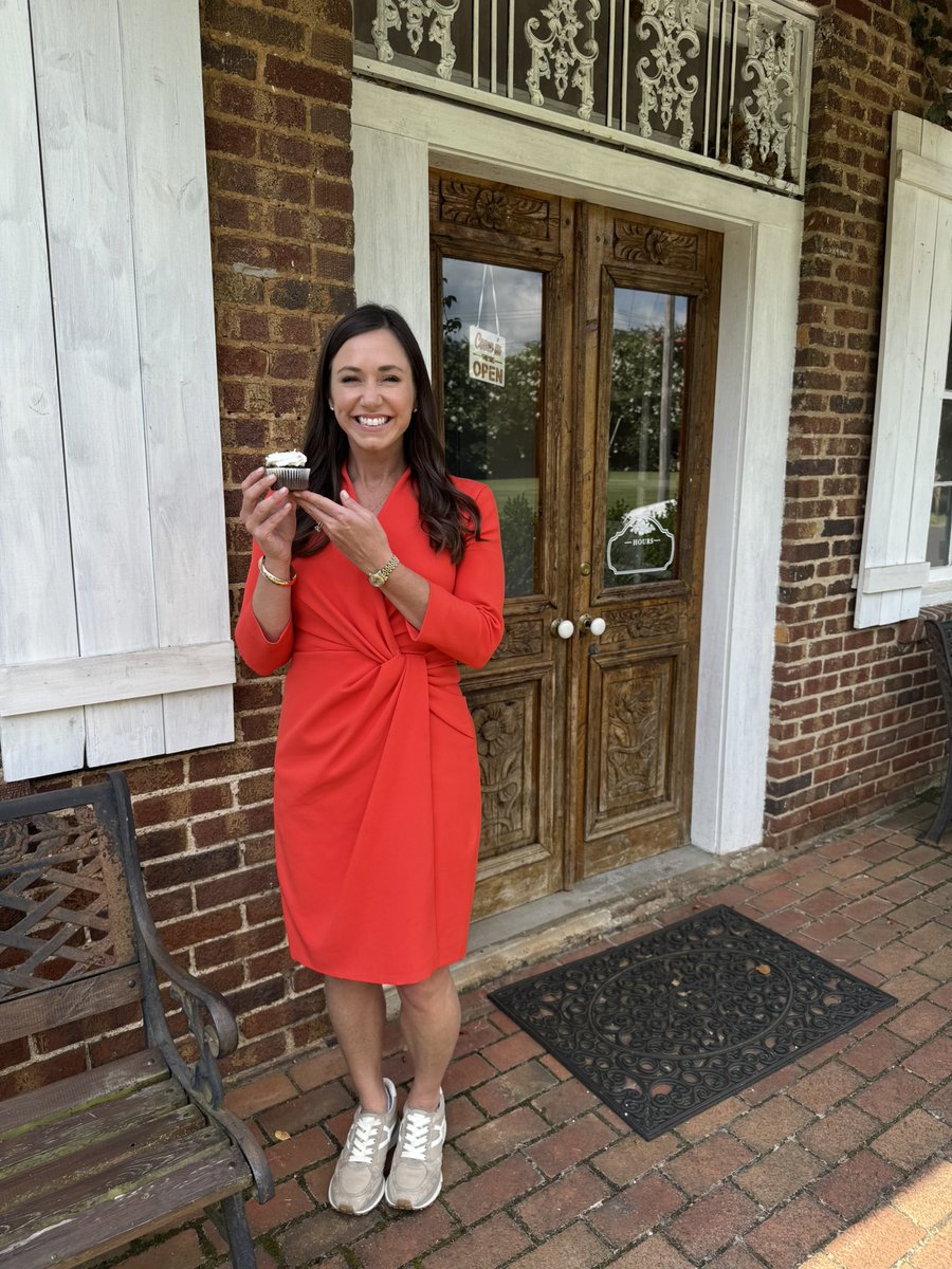 KatieBrittforAL's tweet image. What a treat to stop by Dogwood & Magnolia Bakery today. This is a must-stop in downtown Mooresville—thanks for having me! Proud to support Alabama’s incredible small businesses.