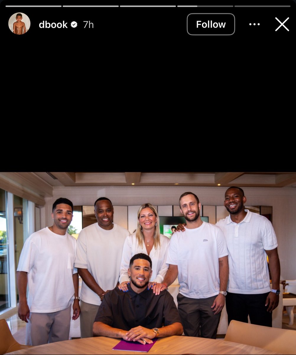 HaterReport's tweet photo. Man ain’t no way Devin Booker and them took this picture like this 😭😭😭 https://t.co/n5PqutMQ53