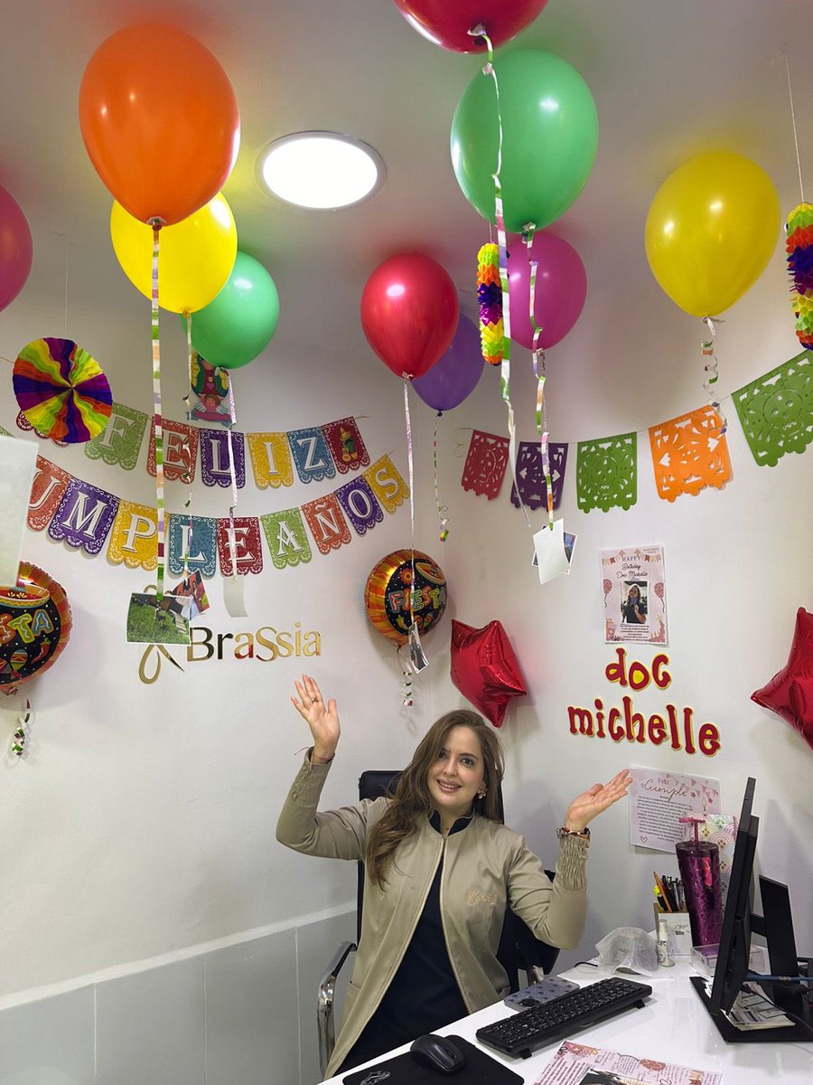 MichlRuiiz's tweet photo. Yo quería una foto top para colgarla aquí, pero esto fue mejor! Tener 3️⃣1️⃣ seguir siendo coqueta y próspera💕✨

Happy Birthday to me🎉

16 años de estos han sido contigo @LuceroMexico  ✨💕 https://t.co/5XkMOv0lGS