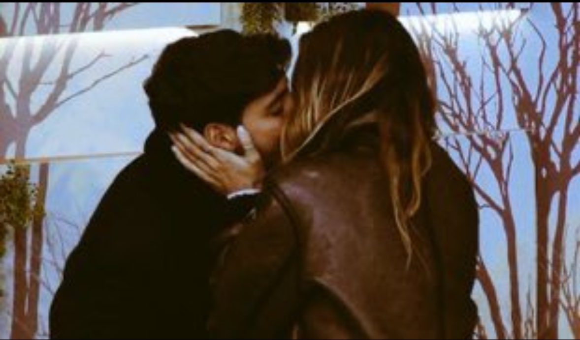 xo_saturata's tweet photo. 5 FEBBRAIO 
J:”posso fare una cosa?”
#helevier https://t.co/T9PUQnBZDs