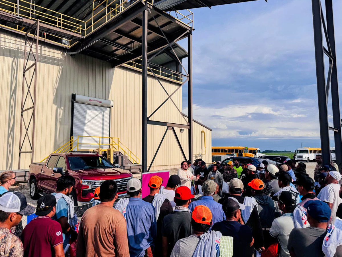 Junto con la <a href="/AmericanCancerS/">AmericanCancerSociety</a>, el <a href="/StateHealthIN/">Indiana Department of Health</a>  y otras agencias y coaliciones en el noroeste de Indiana, participamos en la feria informativa para trabajadores agrícolas temporales de Remington Seeds. Informamos sobre sus derechos y el acceso  a la línea de #ProteccionConsular