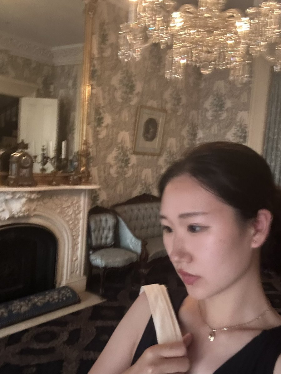 katherineh4_'s tweet image. with vc funding acquired (from yestersys very successful launch video) i rented out a castle
always wanted to be a princess when I grew up