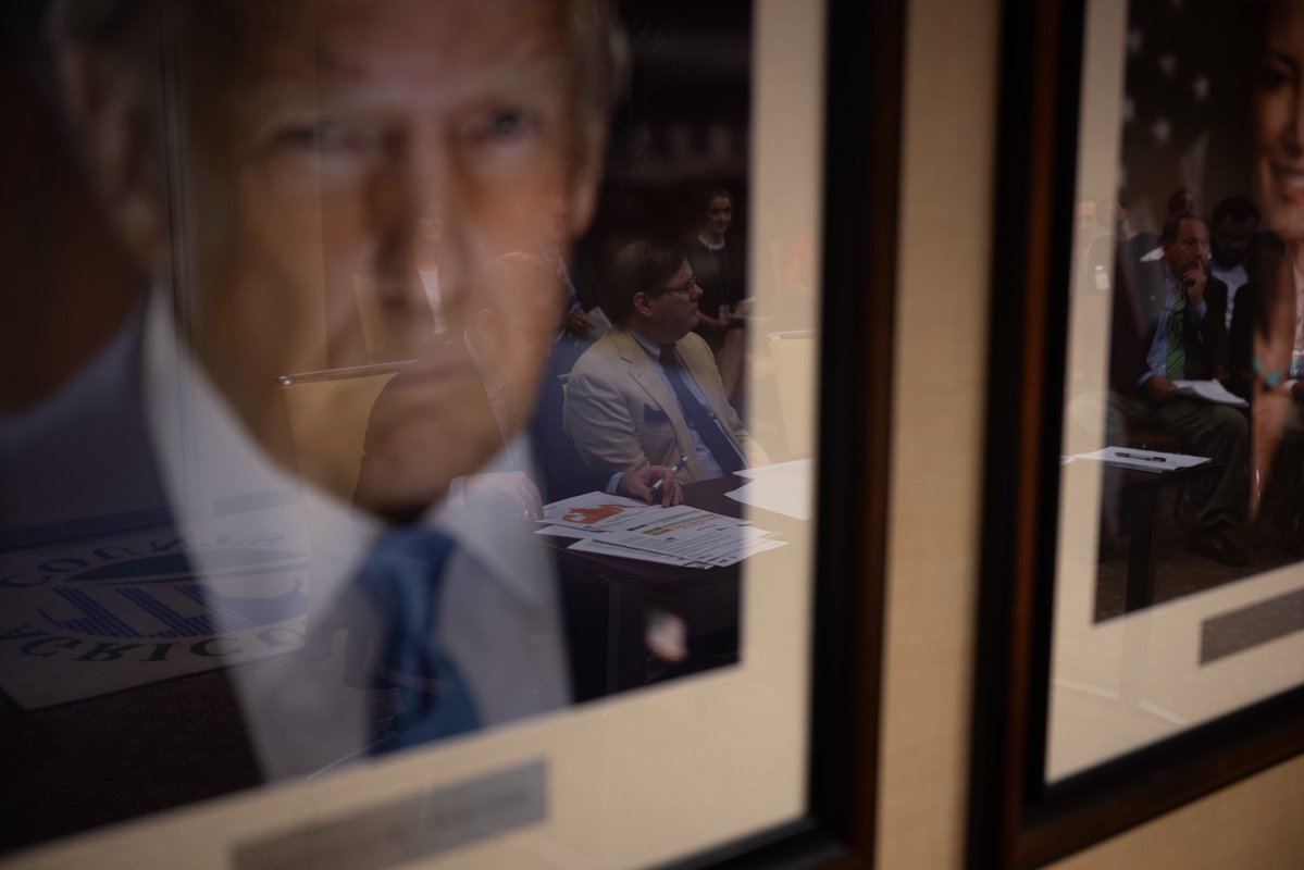 DepSecVaden's tweet image. Proud to sign the WASDE @USDA HQ today.
As someone who has relied on this report for many years, it was an honor to be present with the men and women who analyze and disseminate the data on which farmers depend.