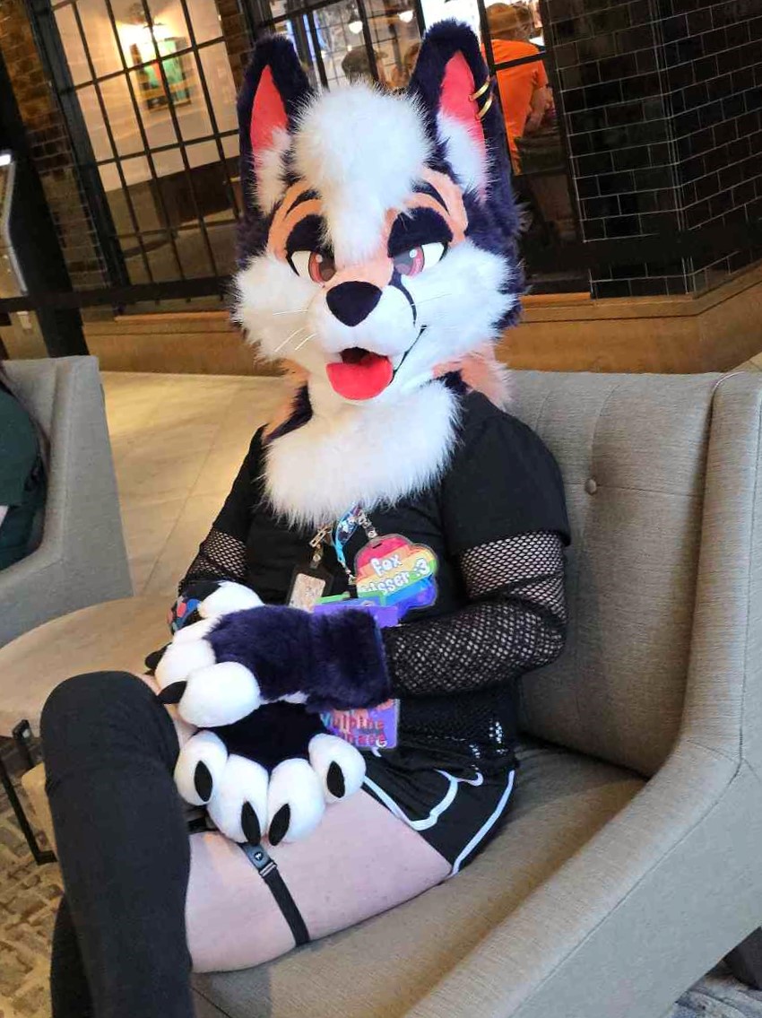 VulpineMenace's tweet image. it's my first #FursuitFriday today!! :3
and here's me last friday suiting for the first time c: still thinking about AC ❤