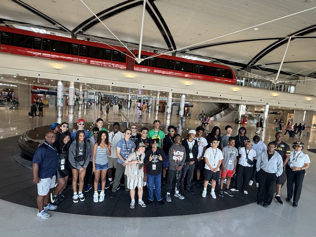 DTWeetin's tweet photo. We had a great time welcoming 25 high school students from the Aerospace Career Pathways program for a behind-the-scenes tour of the airport!
Big thanks to Delta Air Lines for teaming up with us to make it happen!
#DTWnonstop https://t.co/vHnnlz93Hz