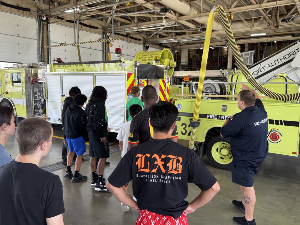 We had a great time welcoming 25 high school students from the Aerospace Career Pathways program for a behind-the-scenes tour of the airport!
Big thanks to Delta Air Lines for teaming up with us to make it happen!
#DTWnonstop