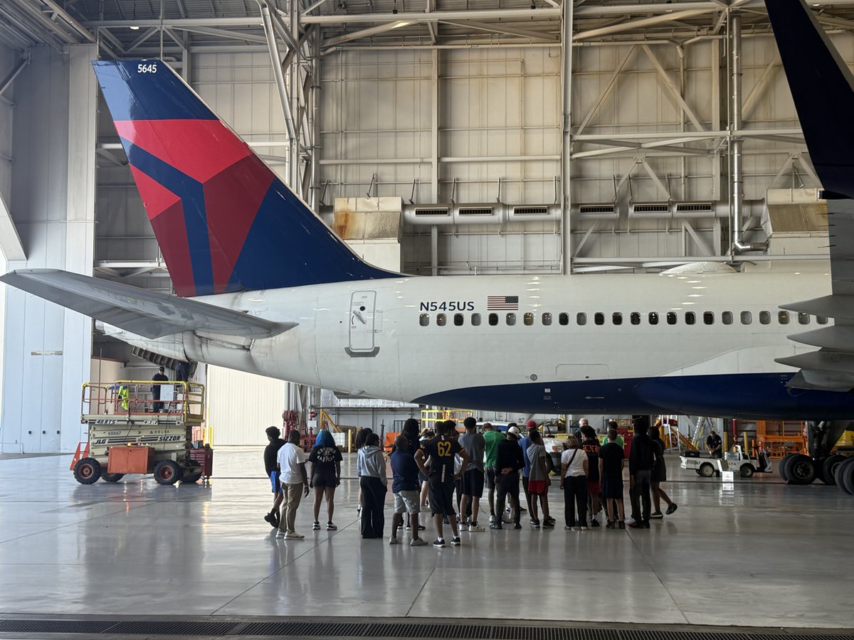 DTWeetin's tweet photo. We had a great time welcoming 25 high school students from the Aerospace Career Pathways program for a behind-the-scenes tour of the airport!
Big thanks to Delta Air Lines for teaming up with us to make it happen!
#DTWnonstop https://t.co/vHnnlz93Hz