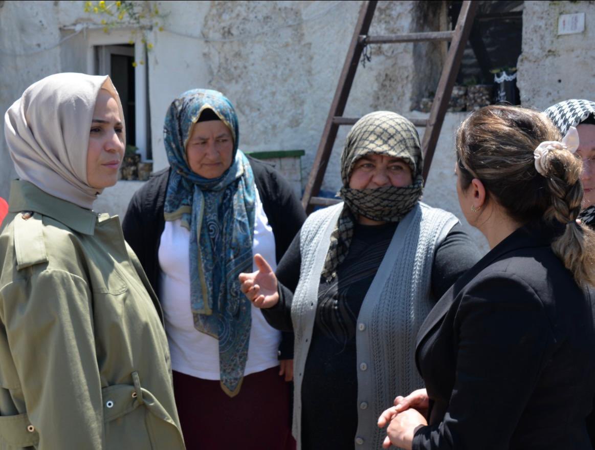sel felaketinden etkilenen kadınlarımızı ziyaret ederek geçmiş olsun dileklerinde bulunduk

Kadınlarımızın gücü ve dayanışması her zorluğun üstesinden gelmeye yeter.