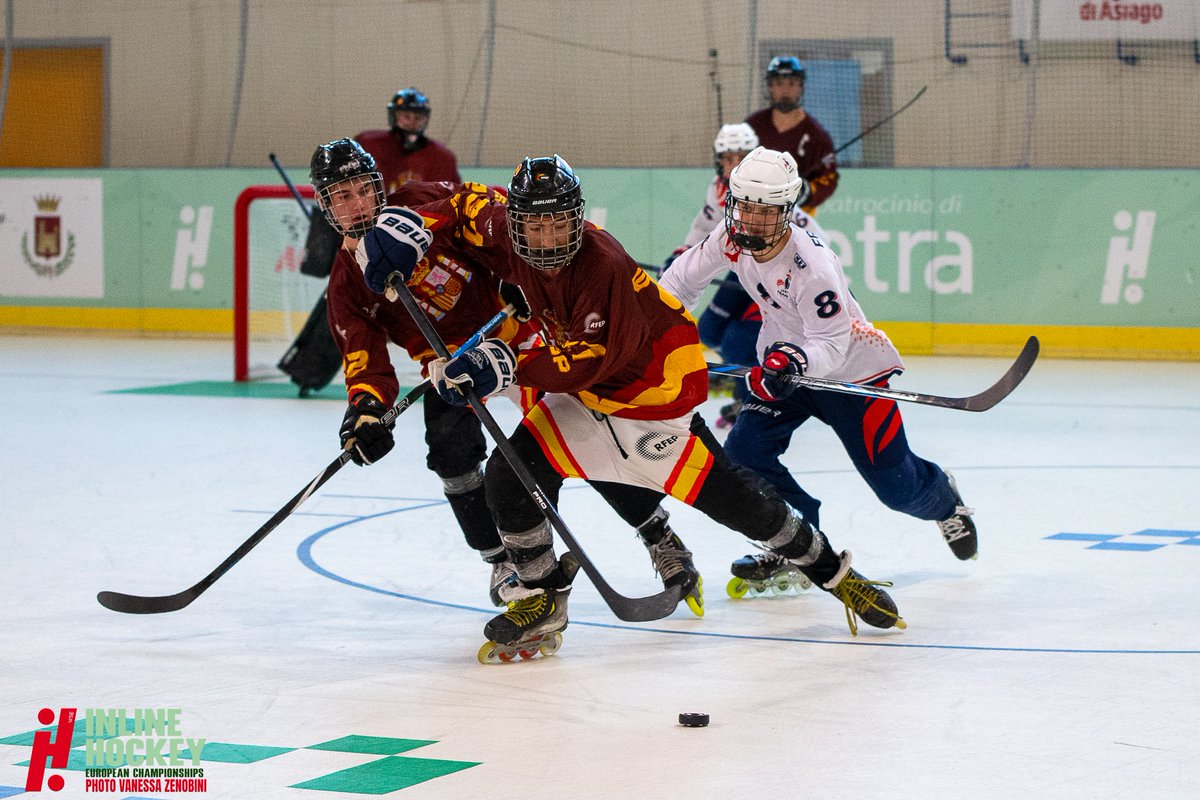 ¡𝐋𝐎𝐒 𝐉𝐔𝐍𝐈𝐎𝐑 𝐒𝐄 𝐌𝐄𝐓𝐄𝐍 𝐄𝐍 𝐋𝐀 𝐅𝐈𝐍𝐀𝐋 𝐃𝐄𝐋 𝐄𝐔𝐑𝐎𝐏𝐄𝐎! 🚀

¡Partidazo contra Francia en semis, triunfo por 3-4 y mañana lucharemos por un nuevo oro europeo ante la República Checa! 🇨🇿

¡SOIS ENORMES! 🙌

🏒 #HockeyLínea