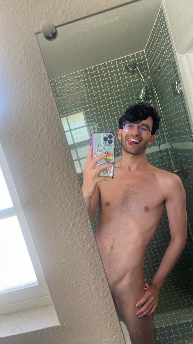 Feeling decently regulated! Had a flight to California for my vacation! Now finally i have figured smth out that worked today to regulate enough to wanna explore downtown Palm Springs for a bit 😋