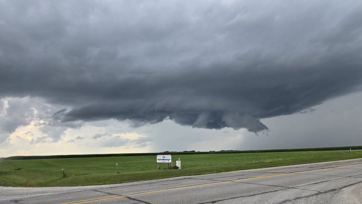 WxErhard's tweet image. On the tornado warning near Keosauqua Iowa. Broad rotation currently, will keep you updated