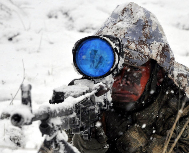 #ZaferinAdıAstsubay        
Necmi abinin telefonuna AESE radarı taksak veya cilalı taş dönemine gidip dumanla mı haberleşsek  duymuyoooz