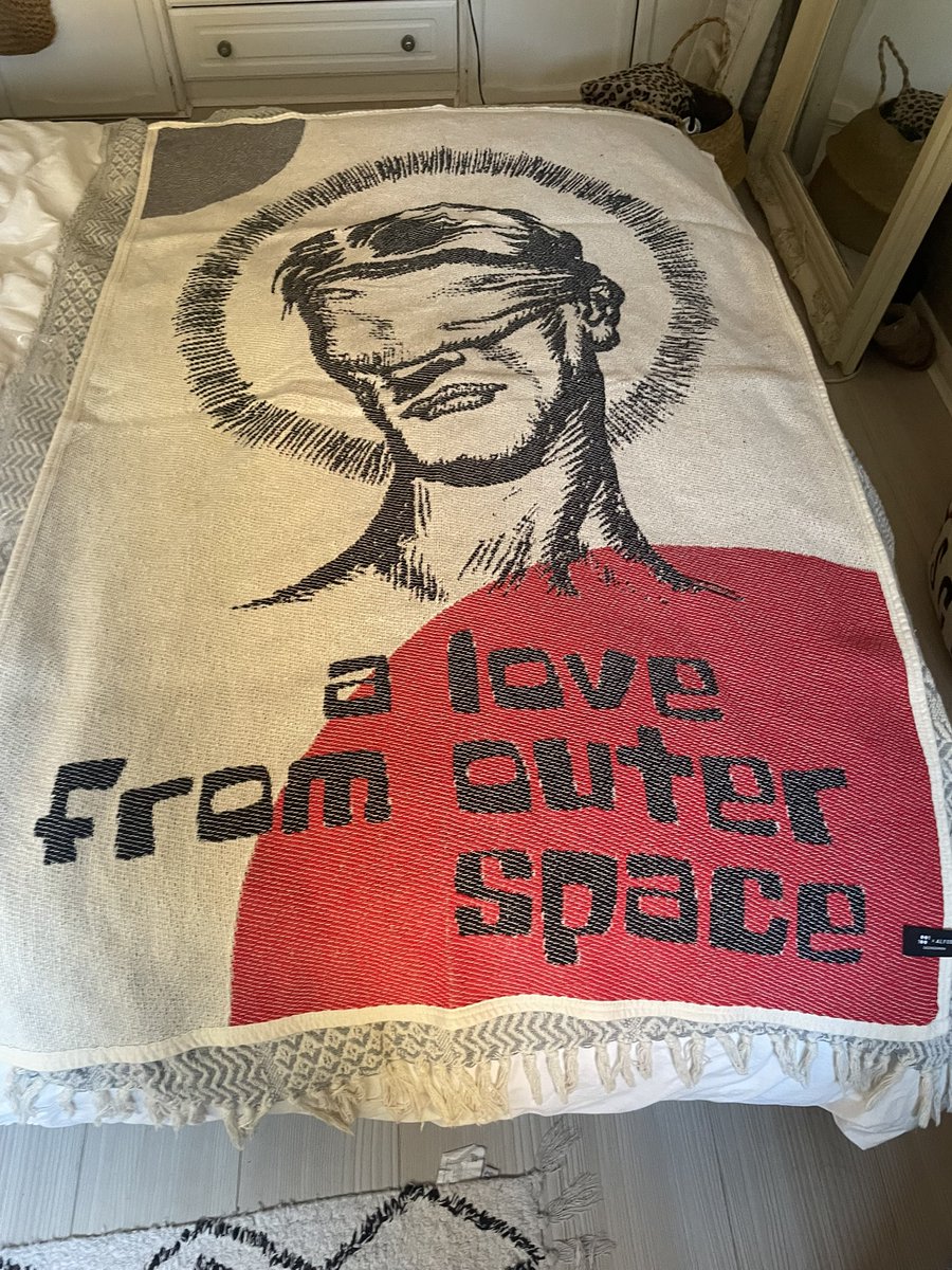 garynorris1972's tweet photo. Great to arrive home to the silver package from @weare1of100 . Quality of beach blanket is amazing . It's almost to good to use, would make a great wall hanging . Great freebie too. ❤️ https://t.co/aTaGylhQOn