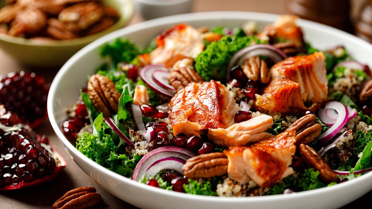 Protein and antioxidants make this nutrient-dense salad great for boosting brain health. ➡️ spr.ly/60184LPXm