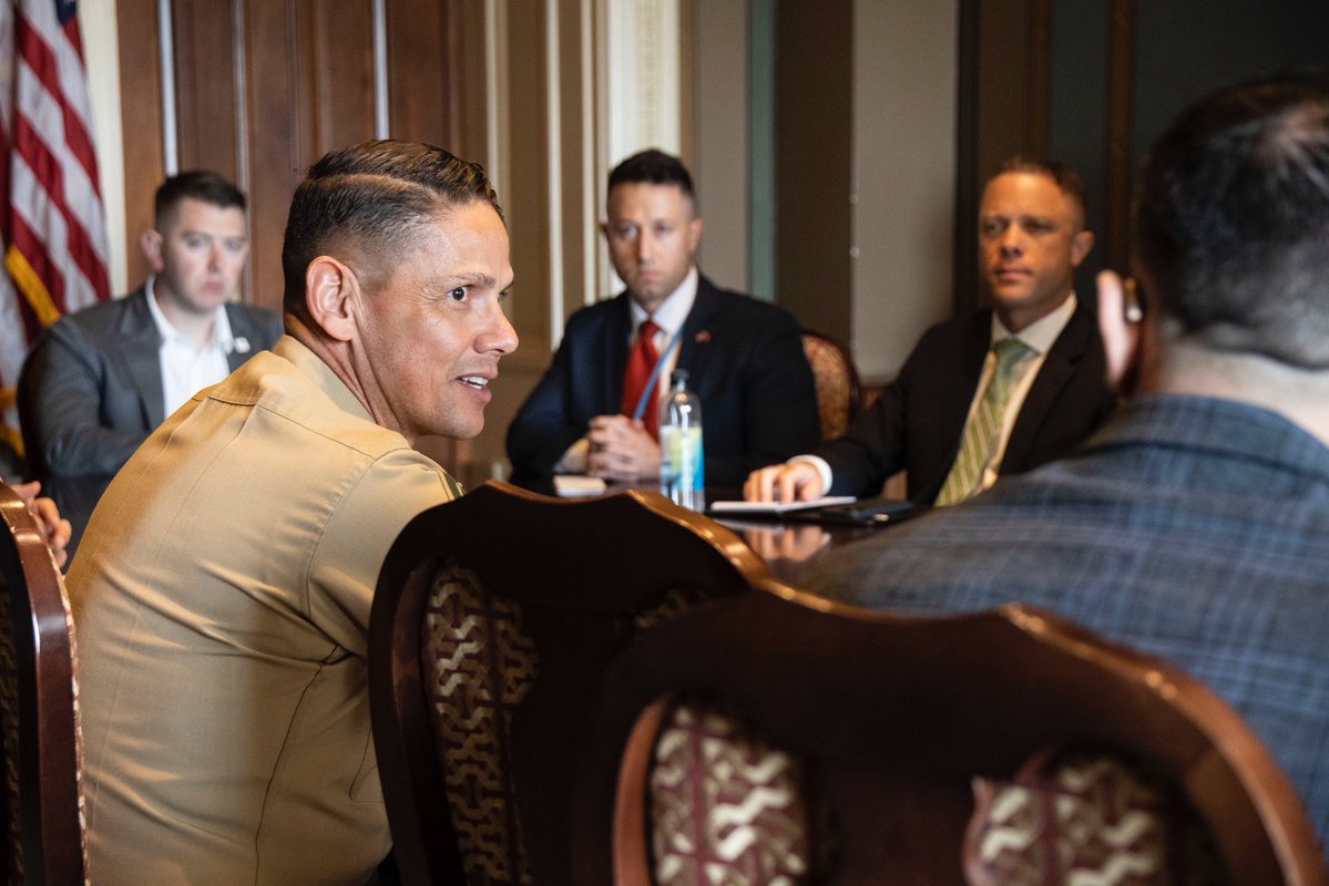 USMCSgtMaj's tweet image. Yesterday at the U.S. Capitol, I had the privilege of speaking with Marines participating in the Marine Corps Congressional Fellowship Program, as well as members of the Service Member and Veteran Staff Association.
It was great to share our vision for the future of the @USMC.