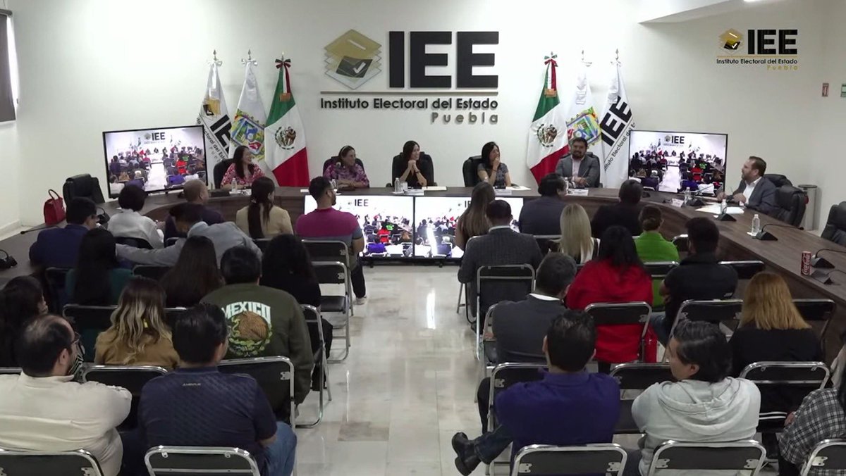 IEESonora's tweet photo. El Consejero Presidente del IEE Sonora, Nery Ruiz Arvizu (@neryruiz) , participó en la Mesa de diálogo 4: Buenas prácticas e innovación local en las Elecciones Judiciales, donde compartió la experiencia de Sonora en la organización de este ejercicio inédito a nivel estatal, como parte del foro: “Elección Judicial. Experiencias de otras entidades y retos para el estado de Puebla”.

Durante su intervención, destacó los elementos que brindaron certeza al proceso electoral extraordinario para elegir magistraturas y jueces del Poder Judicial local, entre ellos:
-La construcción de un marco geográfico claro.
-La colaboración con otras autoridades.
-El uso de mecanismos de seguimiento y evaluación.

Asimismo, reconoció que uno de los principales retos fue el tiempo limitado para la difusión y la organización, y  la necesidad de contar con mayores herramientas presupuestales y legales.

Con una participación ciudadana del 9.6 por ciento, subrayó la importancia de que los legisladores otorguen a los institutos electorales más tiempo y recursos para fortalecer estos ejercicios, y evitar que la ciudadanía acuda a votar sin contar con la información suficiente sobre los perfiles en contienda.
Sonora fue una de las 19 entidades que realizaron elecciones judiciales, lo que abre la puerta al intercambio de experiencias y buenas prácticas rumbo a los procesos de 2027.