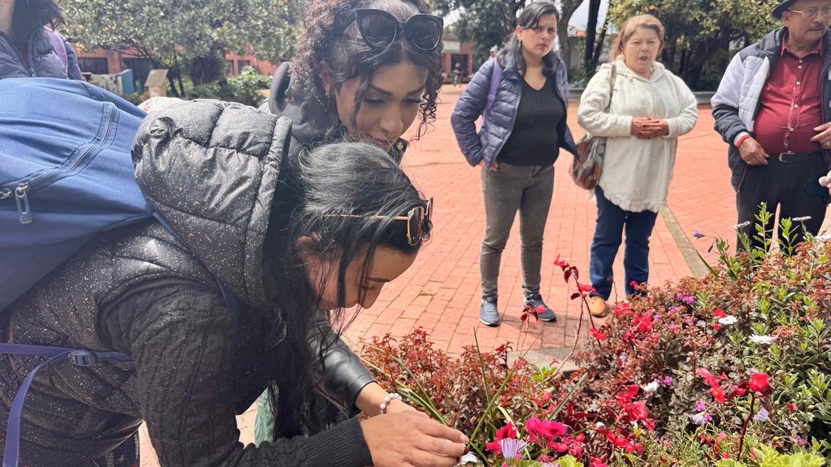 SePuedeSer's tweet image. En el corazón del Jardín Botánico, vivimos “La diversidad de las flores”: un encuentro para honrar la belleza de cada identidad, el valor de lo distinto y la ternura como forma de resistencia.
#FestivalPorLaIgualdad2025
#BogotáEsDiversidad
#EnBogotáSePuedeSer