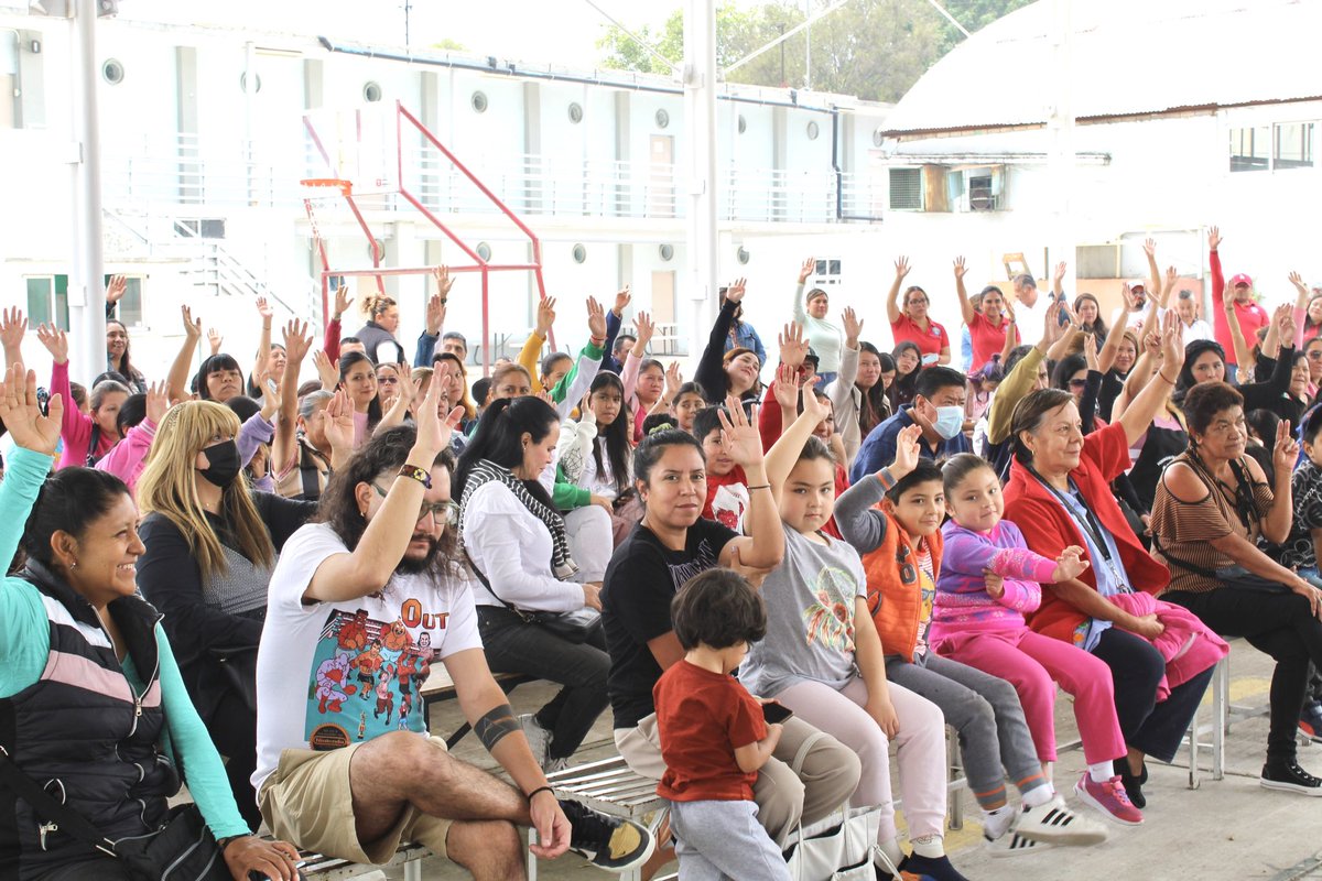 Vcarranza_'s tweet photo. ¡Recuperemos las Escuelas! 🎓

El equipo de PC de @SAPCI_CDMX en vinculación con @SOBSECDMX llevamos a cabo una asamblea escolar del programa “1,2,3 por mi Escuela”. 🏫

Esta vez, tocó el turno de asistir a la Esc. Primaria “Artemio del Valle Arizpe”. 🙋🏻‍♂️🙋🏻‍♀️

#SomosComunidadVCA https://t.co/Sn4KAHV23q