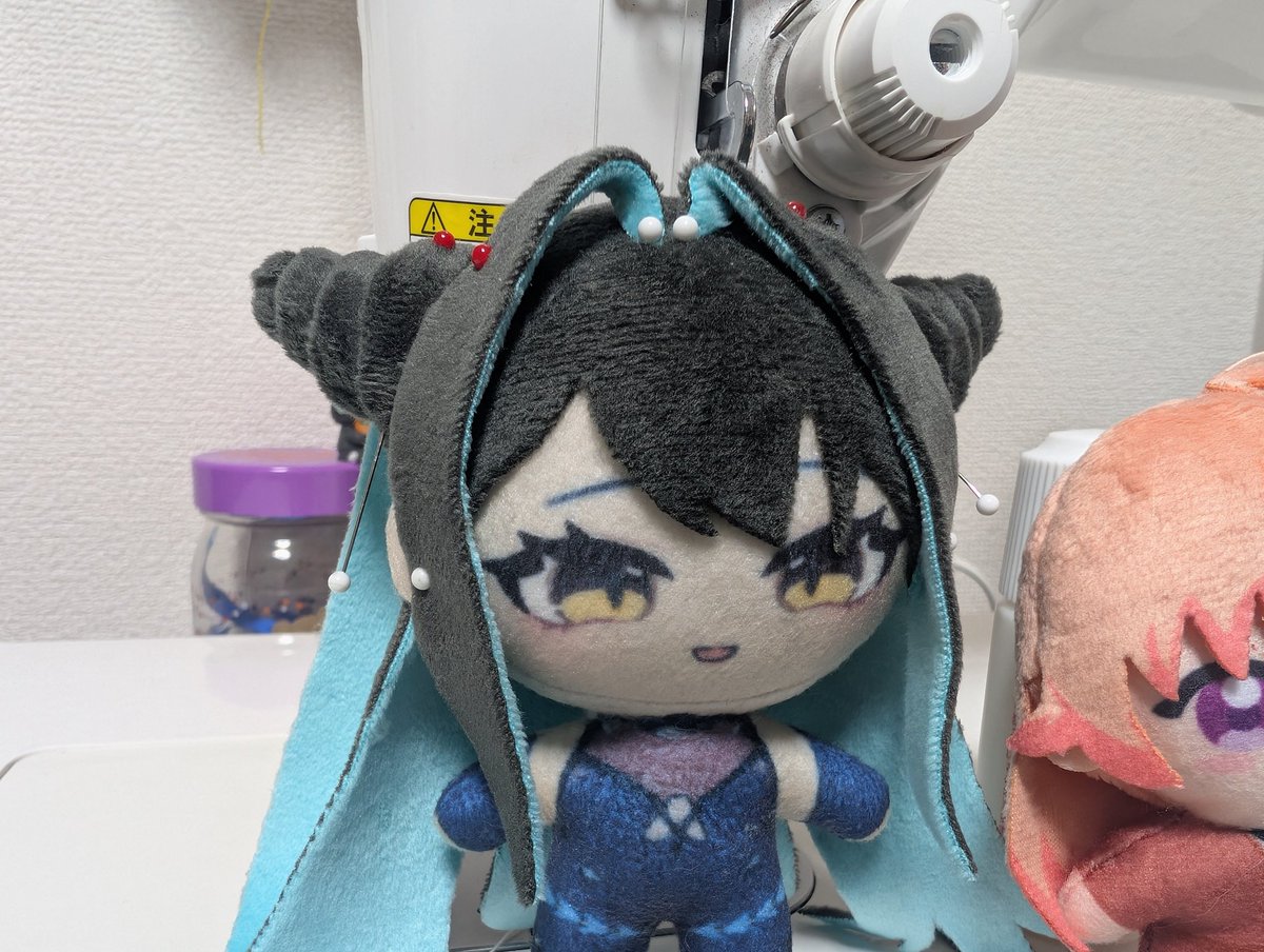 yuzuricos's tweet photo. 気分がのっちゃってセイレーンぬいのパーツ作って
仮置きまで行った🕺
可愛くできたな
サイズ感は、この前ゲットしたニコぬい8cmと並べるとこんなん
ということでこれを元に他キャラも作っていくぜ https://t.co/oeWmIfEAsk