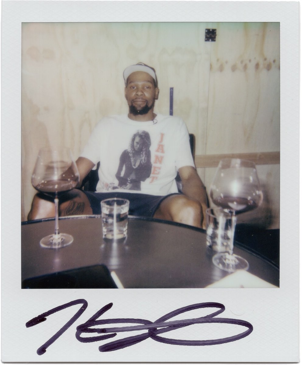 mindthegamepod's tweet image. Great hoop convos and vino to match, salute @KDTrey5 for the free game.