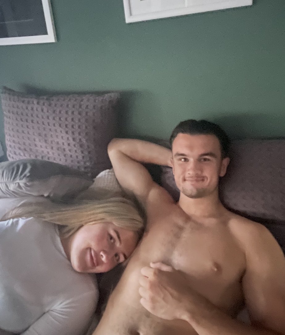 HappyHead74's tweet photo. The loons, watching tv whilst I clear up dinner. ❤️❤️ #bestkids https://t.co/3TmeEUFYlp