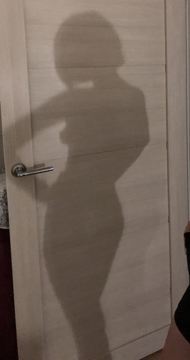 line_elle_'s tweet photo. Silhouette of my body.  

Drop a + in the comments if you want more! https://t.co/DYLlSDF3Oj