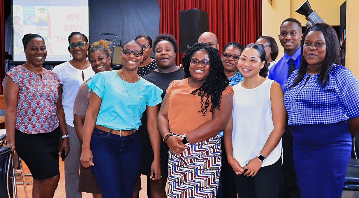 #HurricaneBerylRecap📚 #EducationInEmergencies

After #HurricaneBeryl, UNICEF helped children &amp; teachers bounce back stronger:

👩🏽‍🏫 530 teachers trained in psychosocial support through #ReturnToHappiness sessions
📘 100,000 disaster preparedness guides distributed to schools etc.