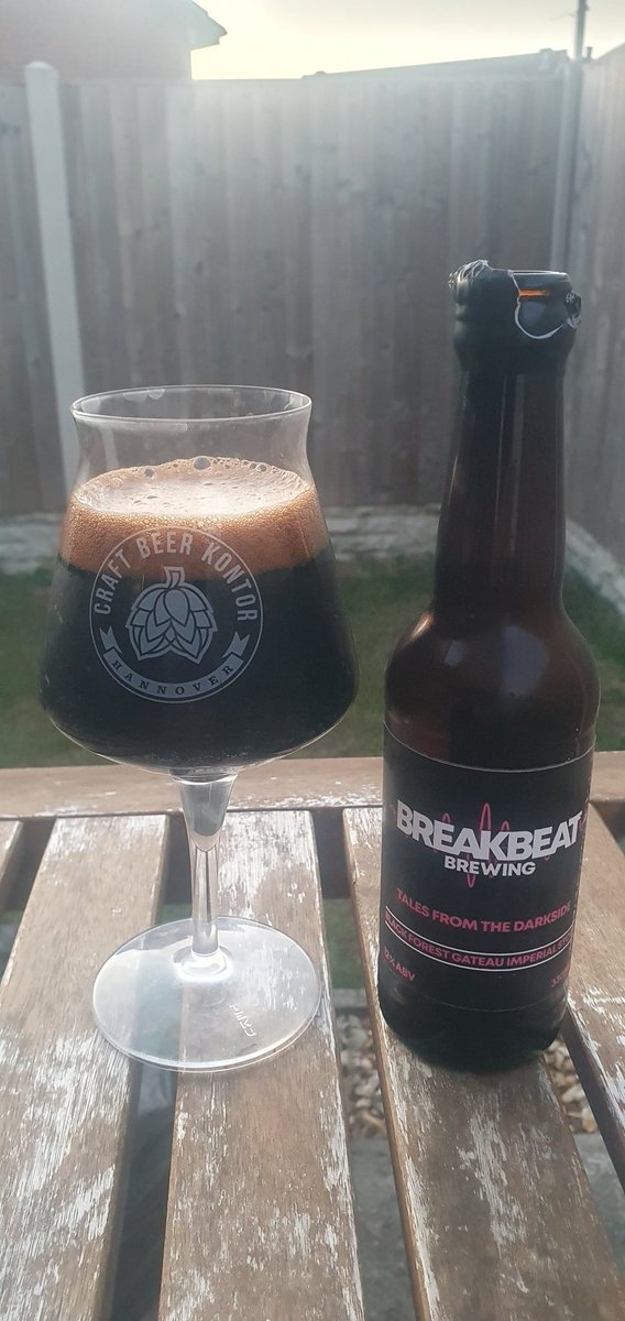 Stout time &amp; a new brewery ✅️ from Nano brewery Breakbeat from Southampton.
12% Black Forest Gateau Imperial Stout.
Getting all flavours of the cake, beautifully paired with a jam &amp; cream scone 😋🍻