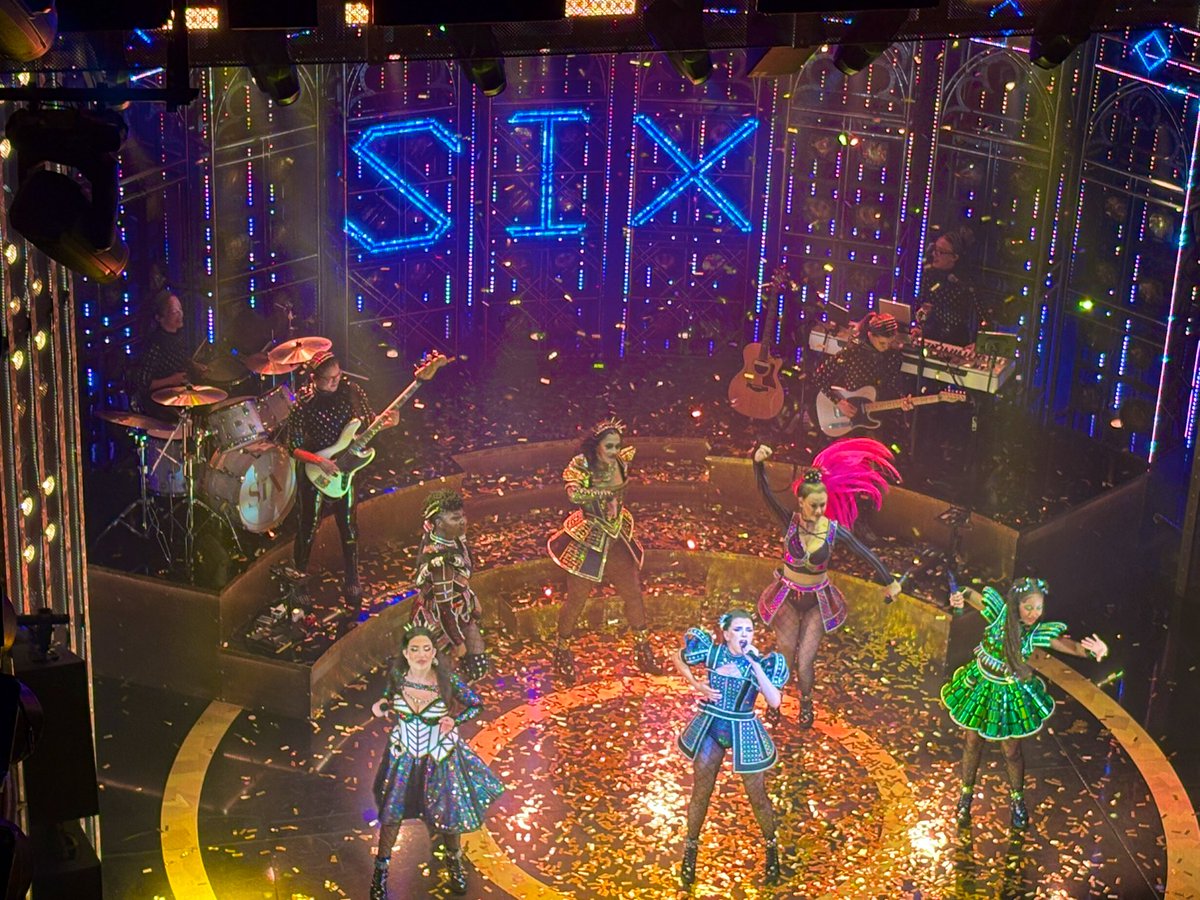 Ina_Christova's tweet image. Loved re-watching @sixthemusical 👑 Sassy, rebellious and outrageous yeah! Fab bit of her-story to end the week with 💫⚡️⚡️@VaudevilleTh 🎸