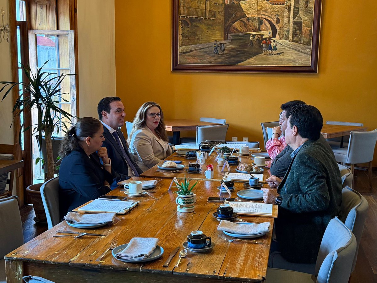 Jorge Jiménez Lona (@jorgelona1) on Twitter photo La democracia trasciende los procesos electorales. Es una vocación que se vive todos los días y se construye con la voz de todas las personas.
Hoy, con los vocales del <a href="/INEGuanajuato/">INEGuanajuato</a> refrendamos el compromiso de construir nuevos espacios de participación ciudadana en Guanajuato. La democracia trasciende los procesos electorales. Es una vocación que se vive todos los días y se construye con la voz de todas las personas.
Hoy, con los vocales del <a href="/INEGuanajuato/">INEGuanajuato</a> refrendamos el compromiso de construir nuevos espacios de participación ciudadana en Guanajuato.