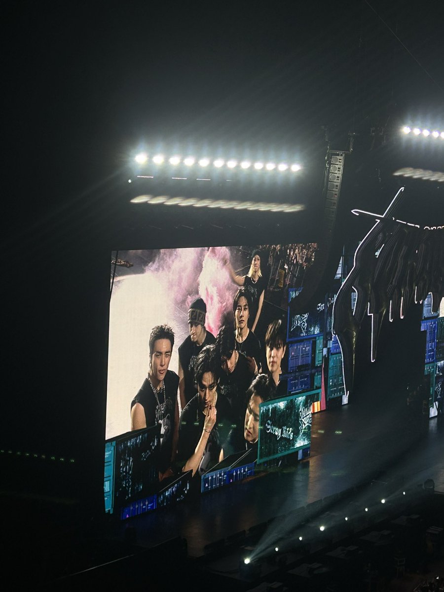 yoongtaex's tweet photo. ZARYCZĘ SIĘ ONI ZA PRAWDZIWI 😭😭😭 https://t.co/4vGNNNDkwX