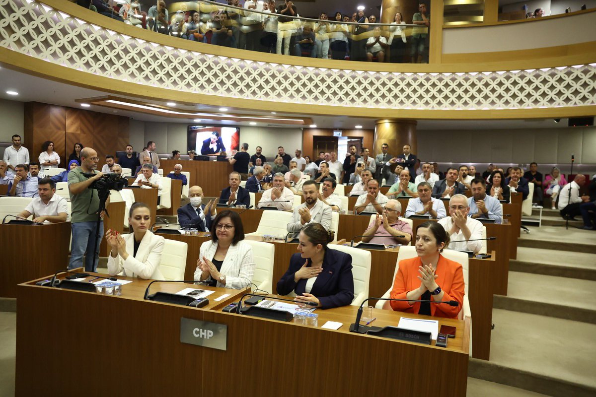 Bugün gerçekleştirilen Antalya Büyükşehir Belediyesi Başkan Vekilliği seçiminde şahsıma duydukları güven için; başta Genel Başkanımız Sn. Özgür Özel’e, İl Başkanım Sn. Nail Kamacı’ya ve onun nezdinde Cumhuriyet Halk Partisi örgütümüze, makamın asıl sahibi Sayın Muhittin Böcek