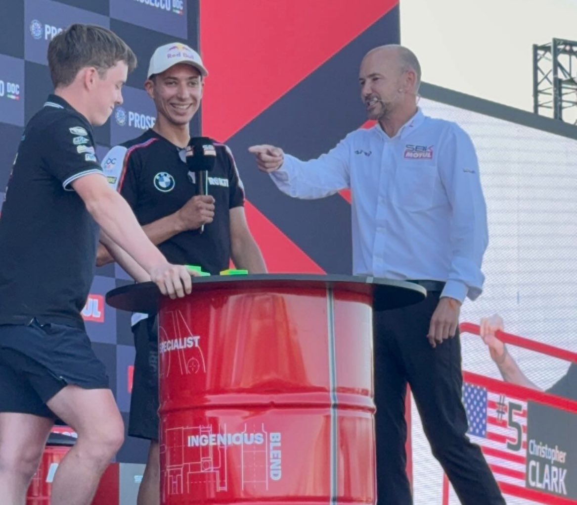 Chris Clark accepted the challenge to solve 10 Rubix cubes before one of <a href="/toprak_tr54/">7oprak</a>’s fast laps at <a href="/DoningtonParkUK/">Donington Park</a> AND HE BEAT HIM!

Banter off the charts in tonight’s <a href="/2WheelsforLife/">Two Wheels for Life</a> activities. Good sports the pair of them. Good luck for the weekend boys #UKWorldSBK