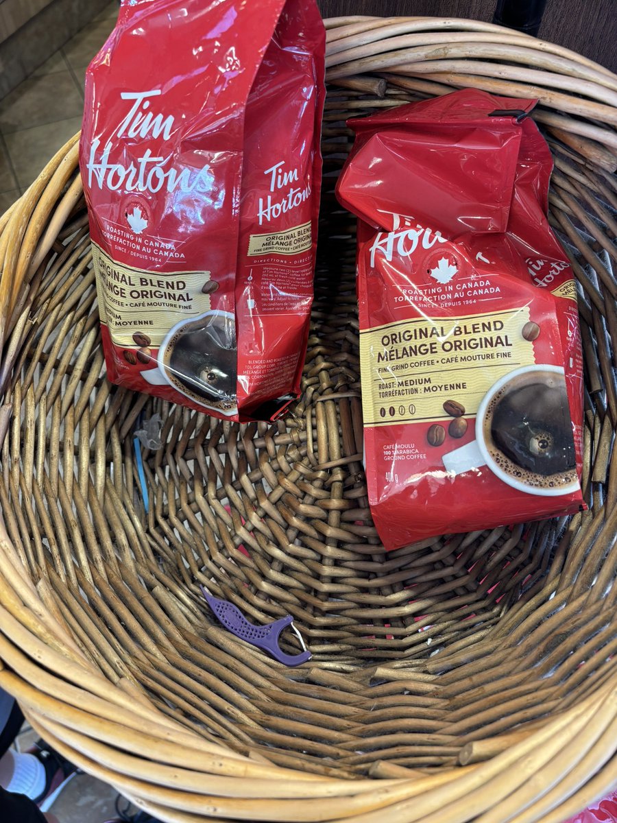 PazzoArrabbiata's tweet image. Found this gem at my local Tim Horton’s this morning. 🤢 
 
#UniversalDentalCare #OpenBorders #LiberalPolicies #HiringGrants #IMissMyCanada