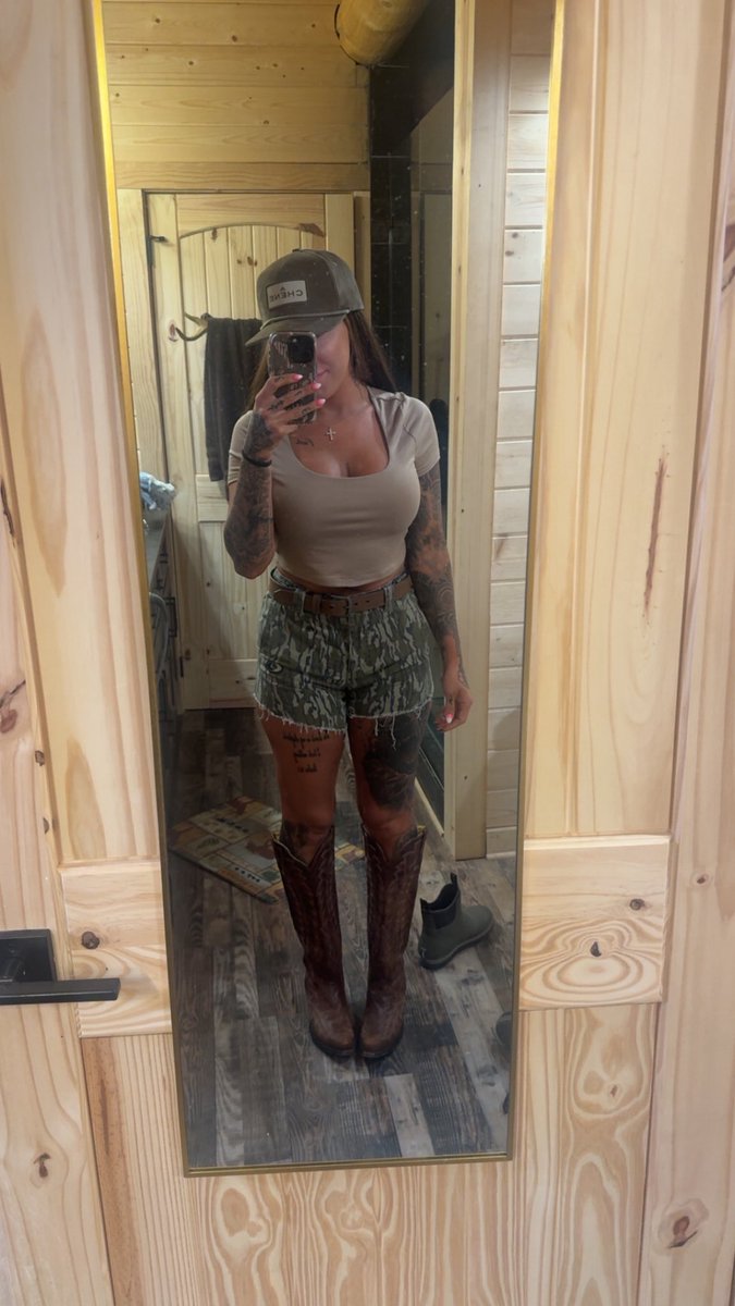 rt if you like this outfit for the world deer expo 🦌