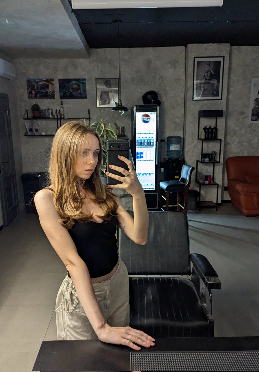 ця гарна людина просить ваші гривні на авто 
дружня баночка на 20к 
send.monobank.ua/jar/tCmndWrdx