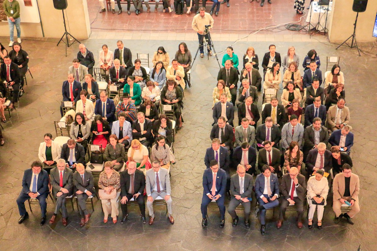La Dra. María Victoria Reyes, rectora de Ikiam, participó en la Rendición de Cuentas del Consejo de Educación Superior, encabezado por su presidente Pablo Beltrán.

Este evento fue una oportunidad valiosa para fortalecer la transparencia y consolidar la relación entre la