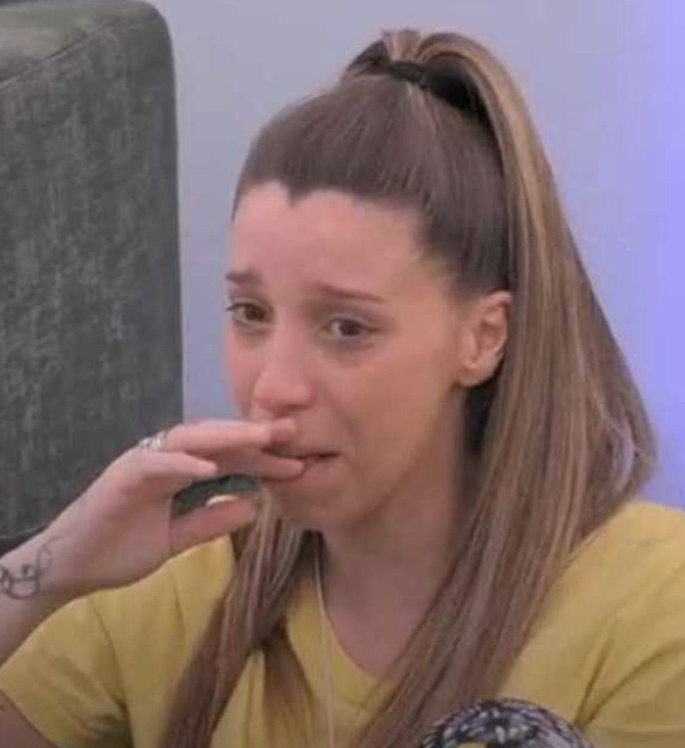 tita_reality's tweet photo. Os concorrentes de hoje em dia querem que acredite no amor deles quando eu vi em direto isto: 

“Sabes porque é que eu te chamo de bida? Porque és a minha bida.” 

Vocês melhorem por favor #bbtvi https://t.co/KKZeIQxTu6